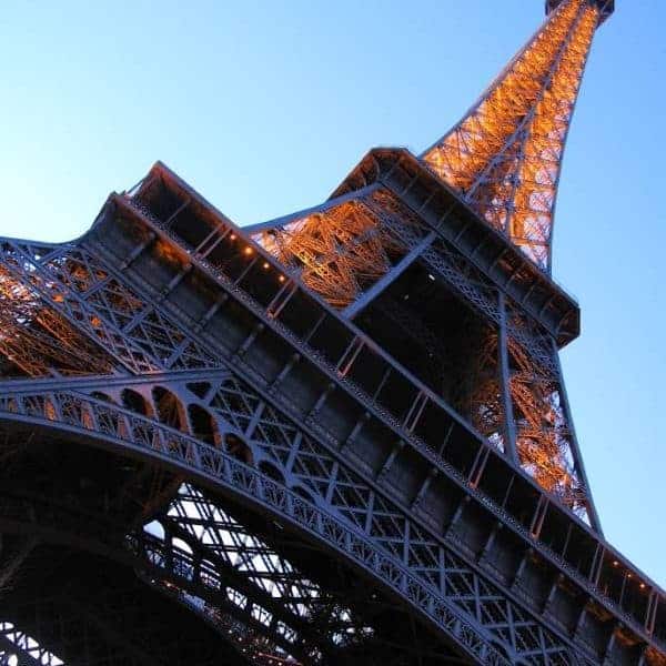 Read more about the article How long does it take to walk up the Eiffel Tower? Is it worth doing?