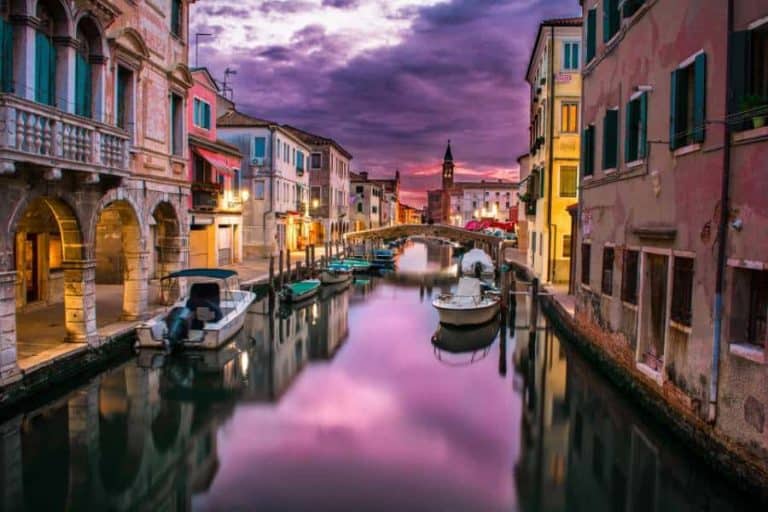 Read more about the article Venice Bucket List – 25 Best Things to See and Do in 2020