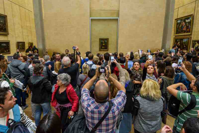 The Mona Lisa during peak times