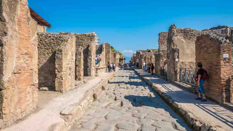 the streets of pompeii